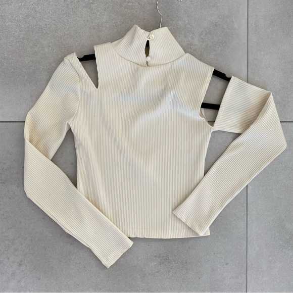 STORETS SHOULDER CUT OUT LONG SLEEVE TOP - Picture 3 of 5